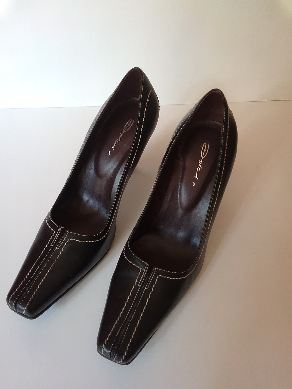 Black Women's Leather Pumps with Contrast Stitching